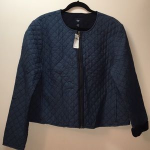 GAP NWT cropped/quilted denim jacket